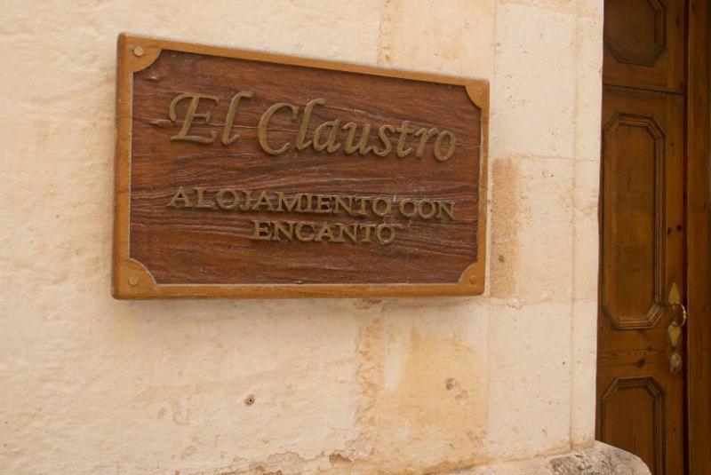 Albergue Grupoandria El Claustre De Ciutadella - Hospederia Exterior foto