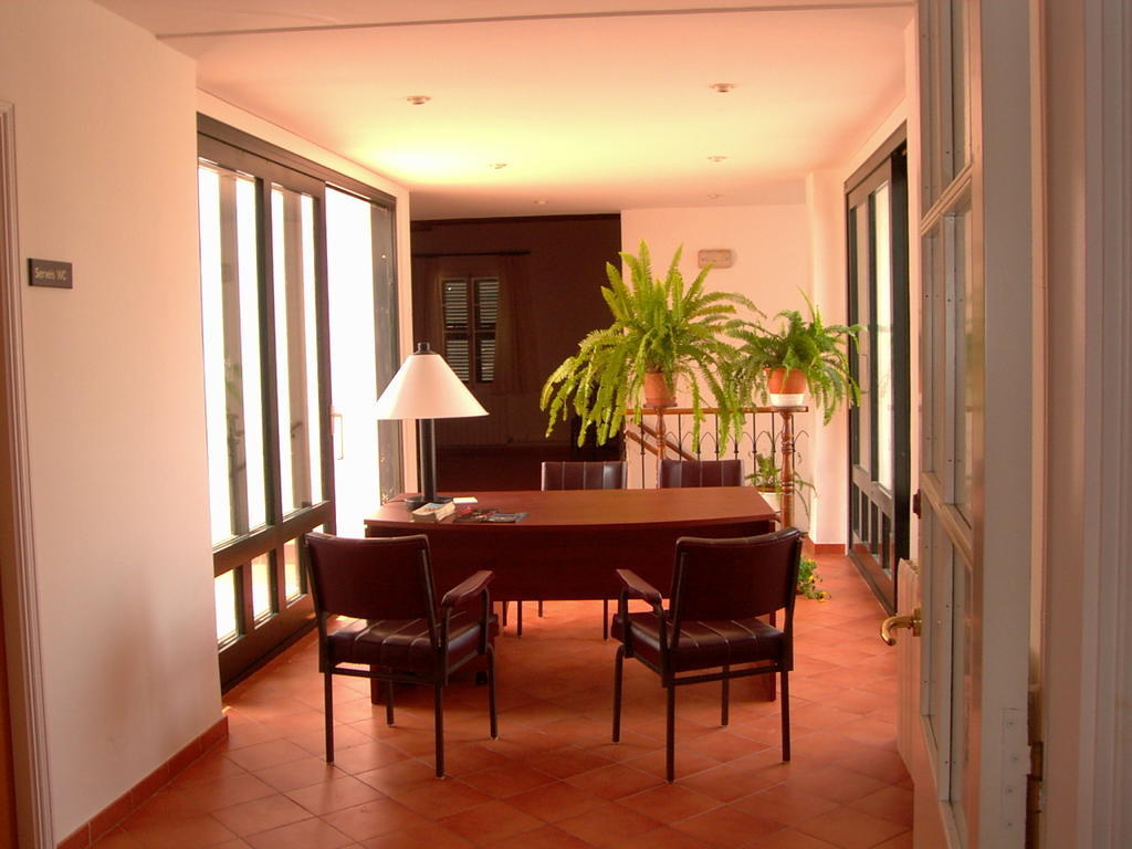 Albergue Grupoandria El Claustre De Ciutadella - Hospederia Exterior foto